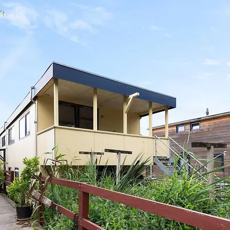Authentic Dutch Houseboat In Zuid Amsterdam