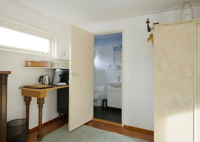 Authentic Dutch Houseboat In Zuid * Amsterdam